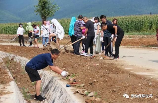 脱贫攻坚包括城市人口吗_脱贫攻坚图片(2)