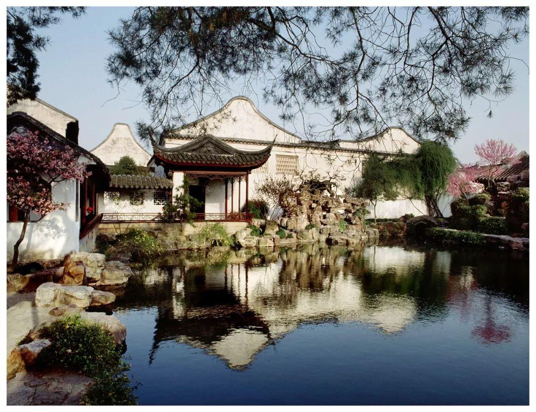 杭州西湖的古典中国园林 (© DANNY HU/Getty Images) | 必应每日高清壁纸 - 精彩,从这里开始