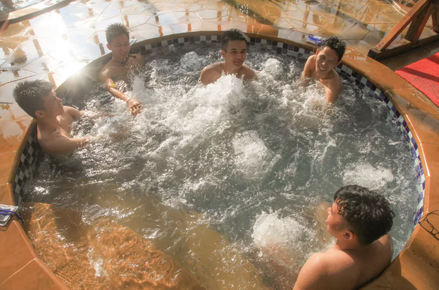 广西顺奔画室之燃情罗山湖水上乐园一日游