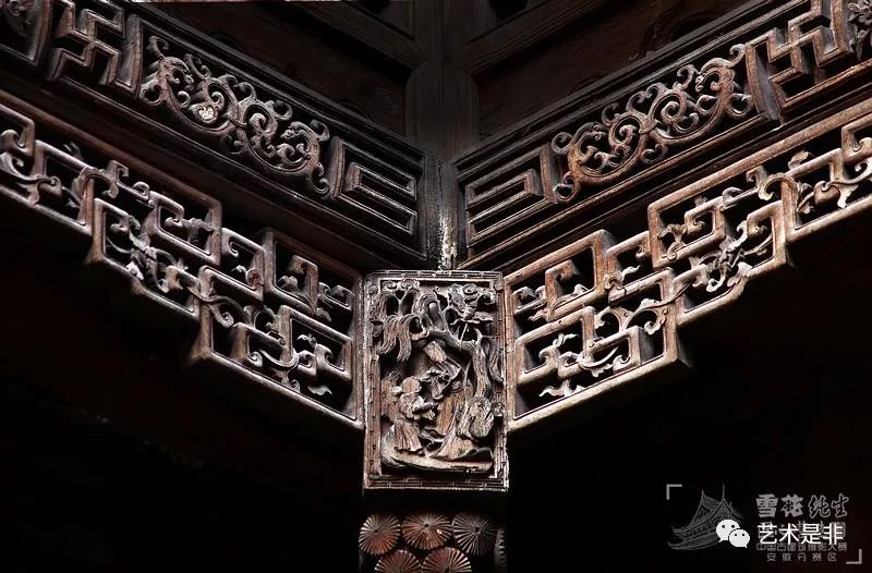 木雕是徽派建筑中的最大特色.