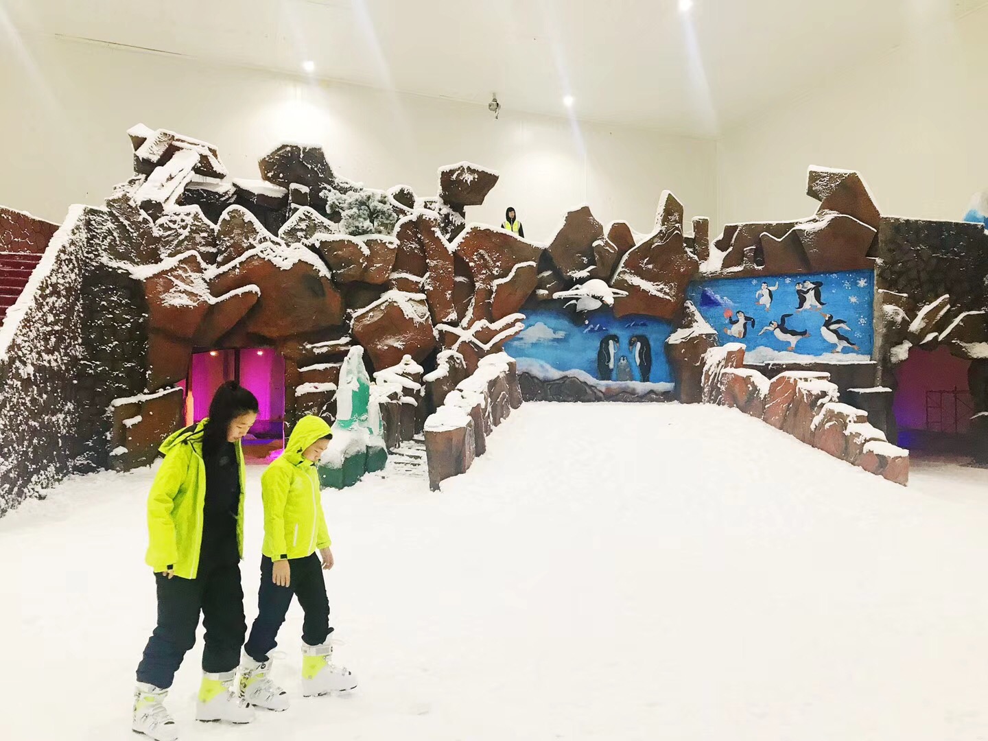 华中最大室内滑雪场亮相咸宁际华园水晶谷 - 知乎
