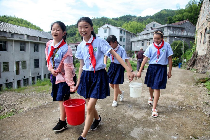 浙江仙居:暑假,安洲小学的这群小学生在忙啥?