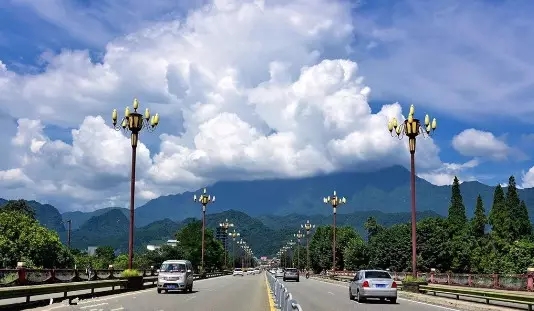 走过53年风雨的都江堰青城大桥即将改建 跨度亚洲第三