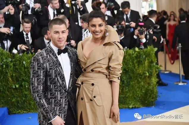 nick jonas和priyanka chopra正式订婚