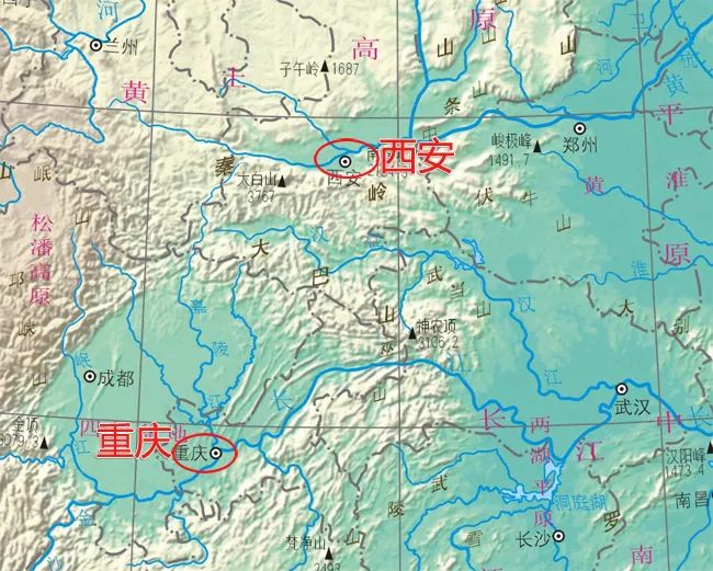 重庆地处四川盆地,冷空气难以翻越秦岭大巴山,台风也很难影响到重庆