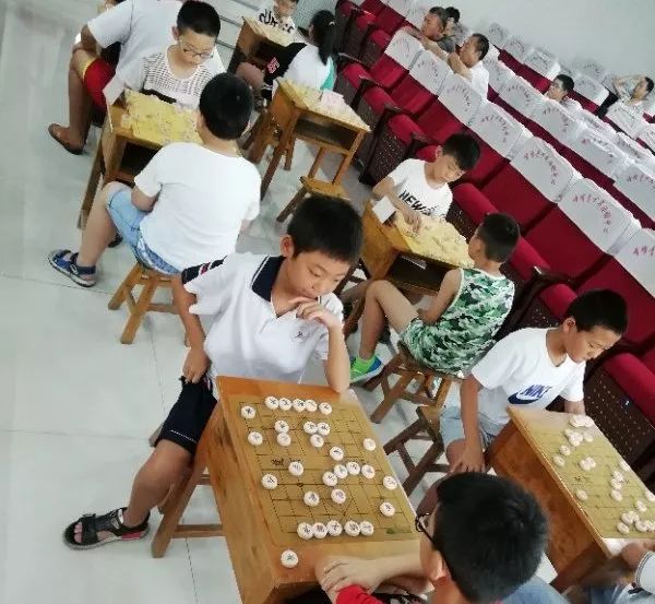 一副象棋一个马五个兵猜成语_象棋两个车一个马图片(2)