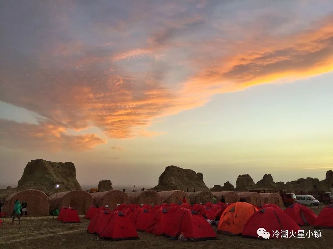 与刘慈欣和其他科幻作家进行互动对话;返回冷湖火星小镇.