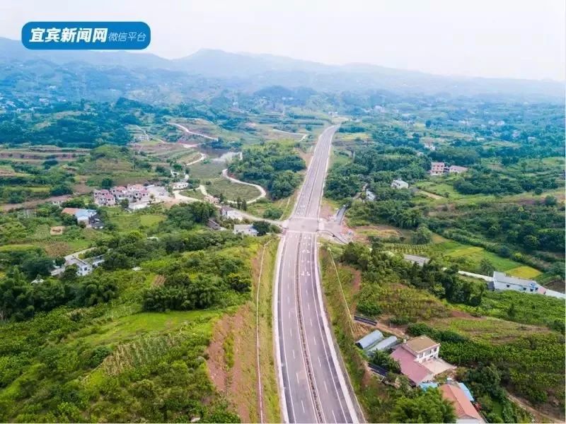 该公路为 一级标准公路 起于宜宾市南部新区 向南经赵场镇,大窝镇,庆