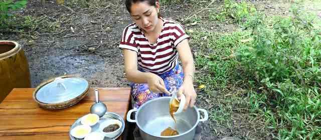 柬埔寨美女买10斤猪肉学做中国红烧肉,网友:这是放了5斤糖吗?