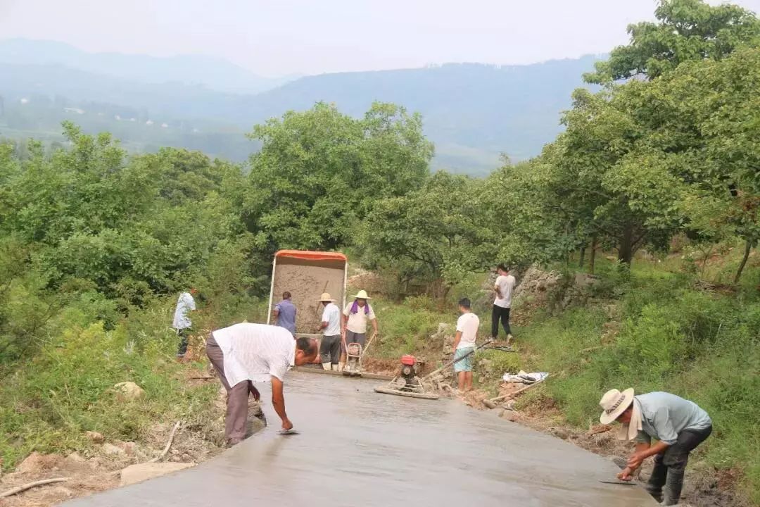 30年啦平邑这个村的路终于修好了