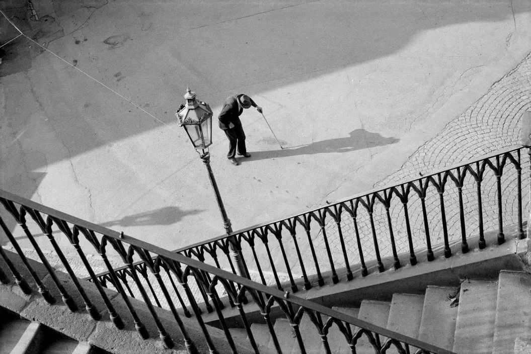 安德烈·柯特兹 andre kertesz:mann im schatten,1965.