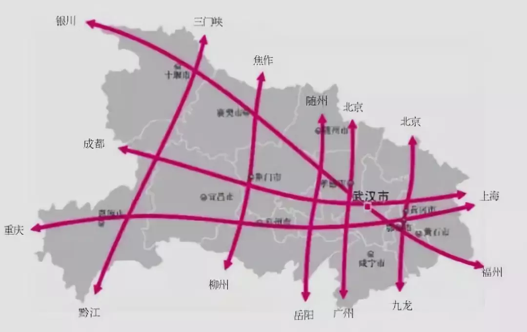武汉,世称"九省通衢",比徐州还多了四省,是当时中国内陆最大的水陆空