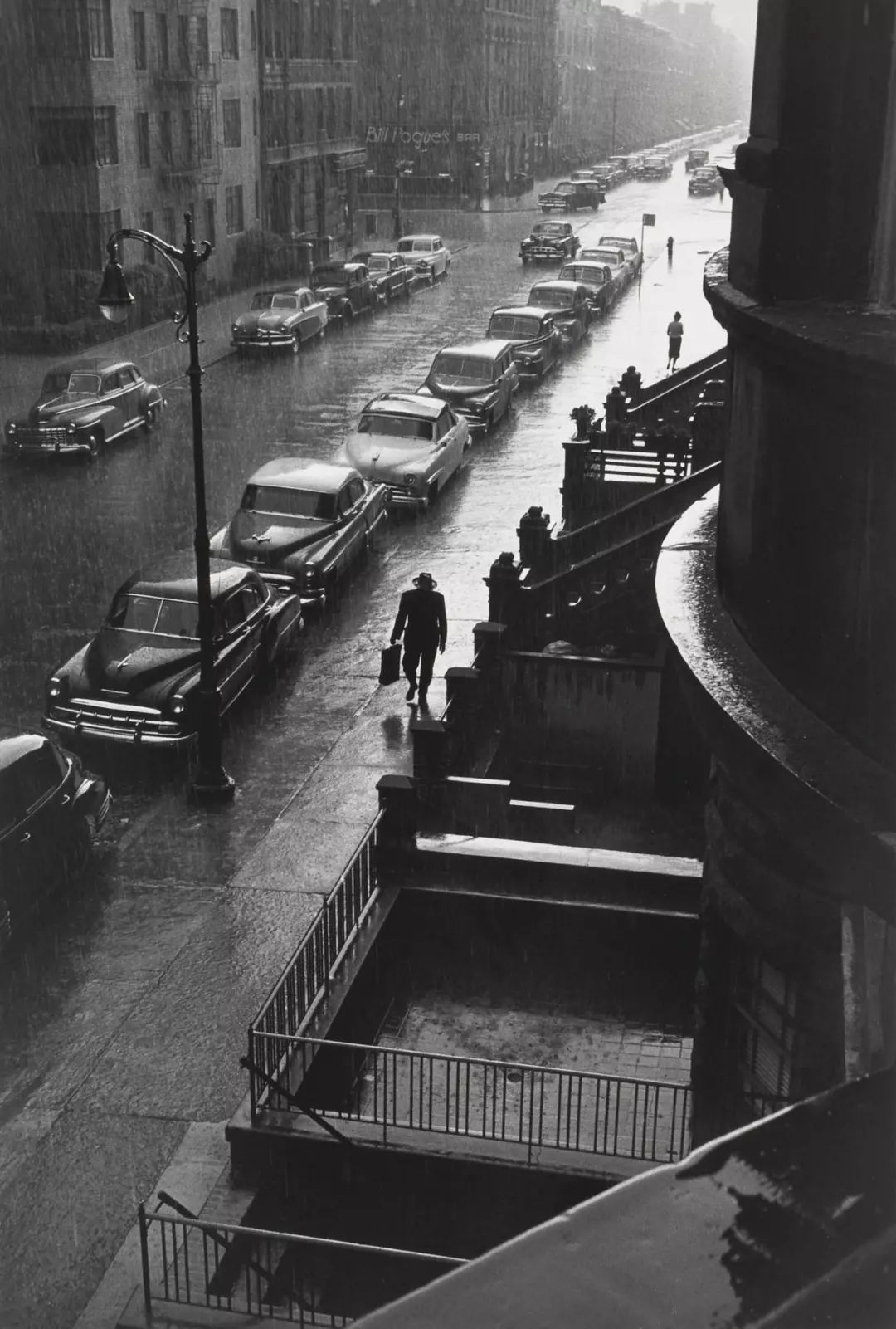 阿尔弗雷德·艾森斯塔特 alfred eisenstaedt:woman looking out her