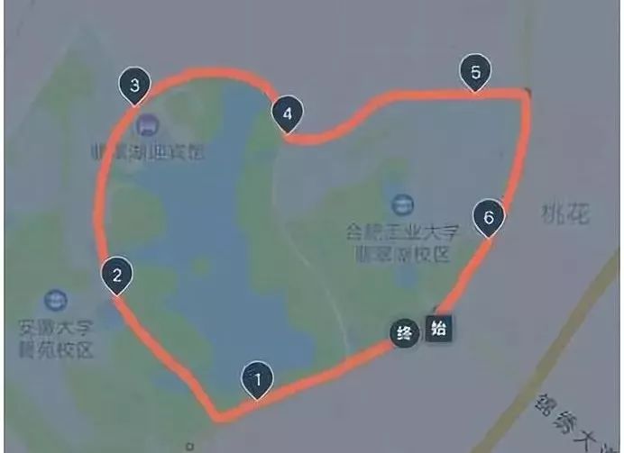 翡翠湖一颗爱心进入8月,七夕将至,市马拉松协会的跑友们又开始了新一