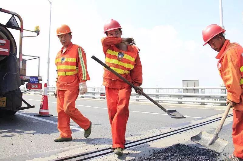 路上行人口似碑_在路上图片