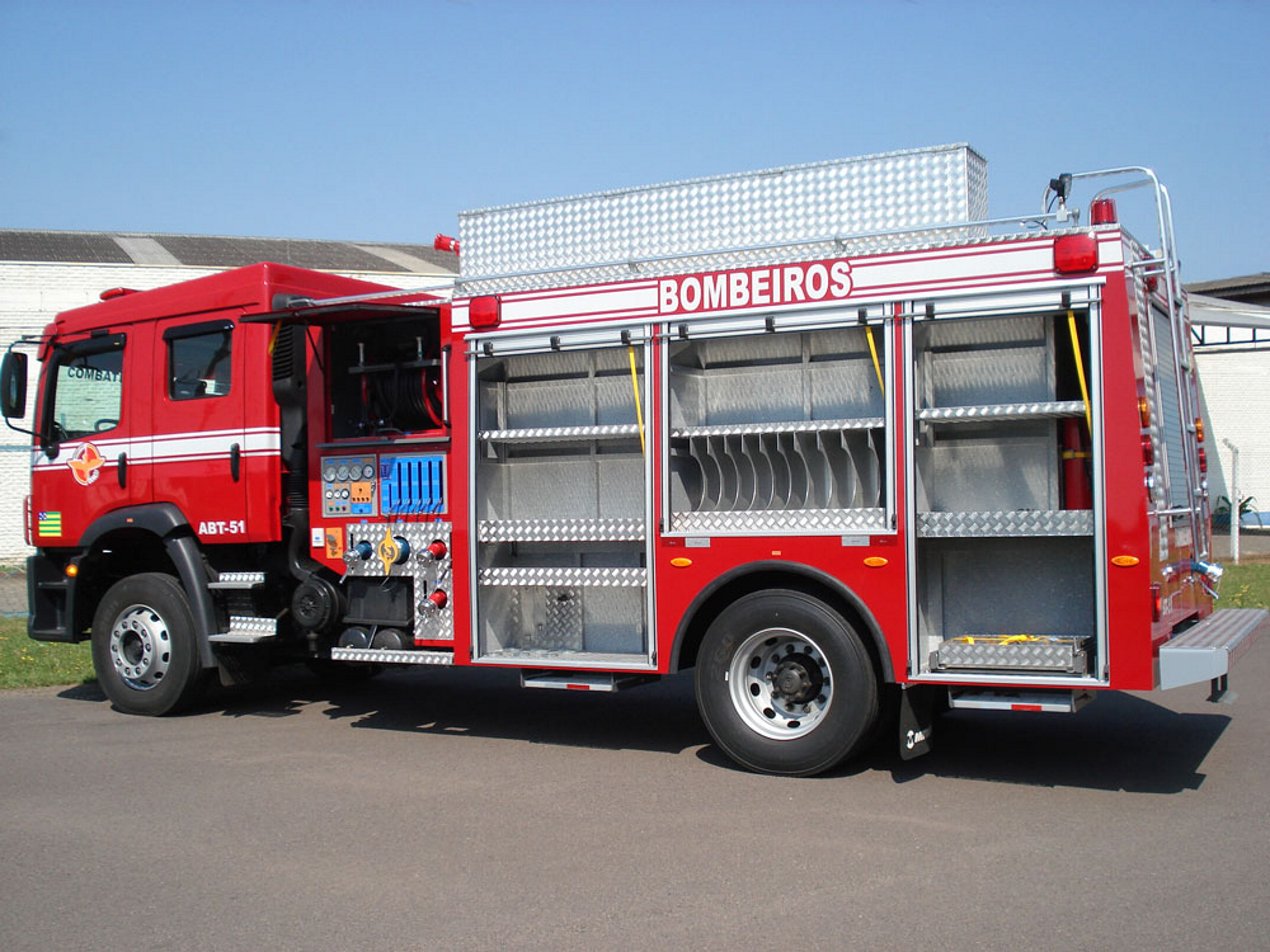 巴西戈亚斯州消防局购置多辆搭载艾里逊变速箱的奔驰atego1729消防