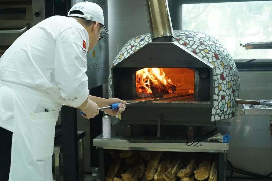 制作传统拿坡里披萨选择什么烤炉好?_窑炉