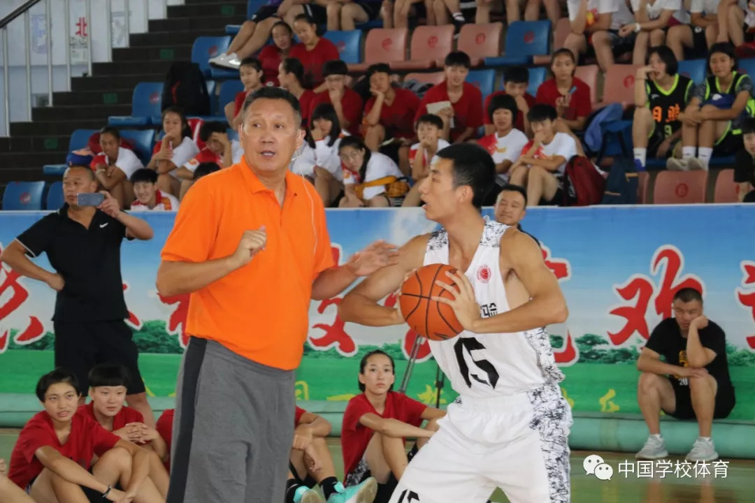 陈德春老师讲授篮球技战术