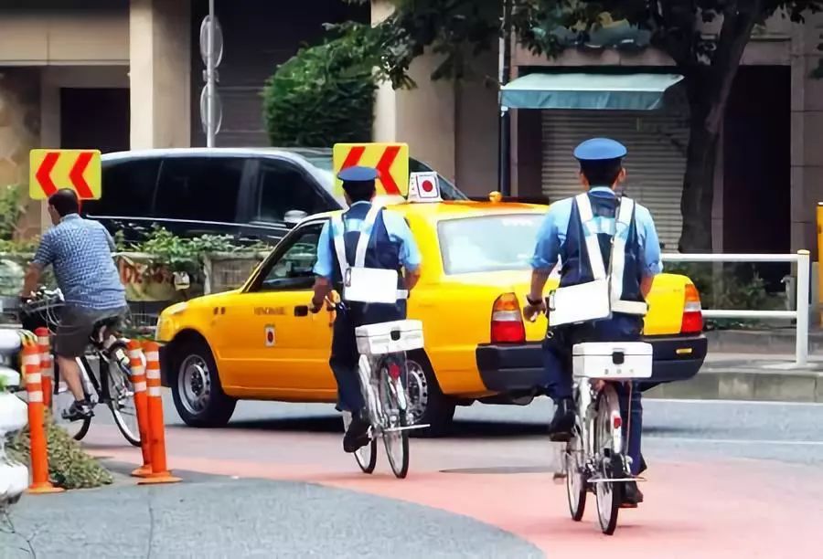 漫话日本为什么日本警察总是骑自行车巡逻