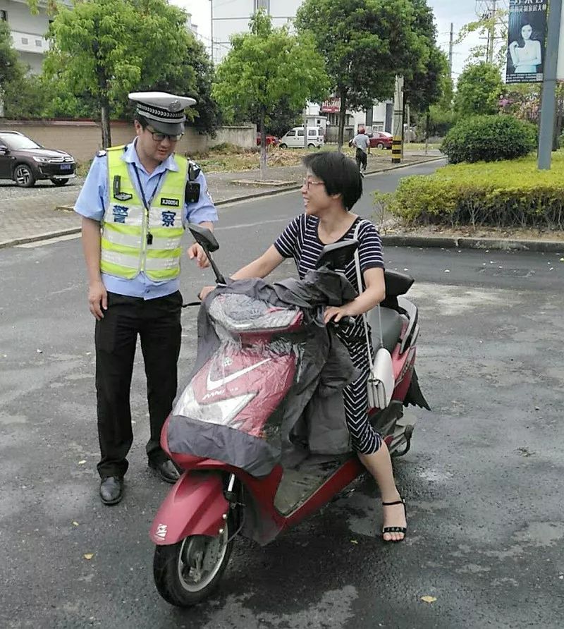 这样骑电瓶车,交警要严查了!_电动车