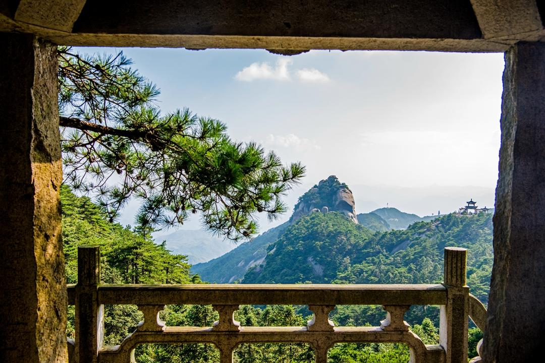 “半岛官方下载入口”安徽旧省会有座低调名山，风景如画不输黄山，古代曾是五岳之一！(图6)