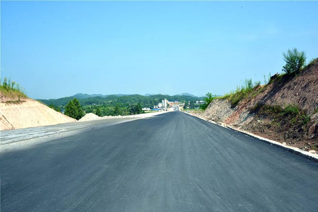 定升公路作为南部县推动升钟湖旅游景区开发而修建的一级公路 于2016