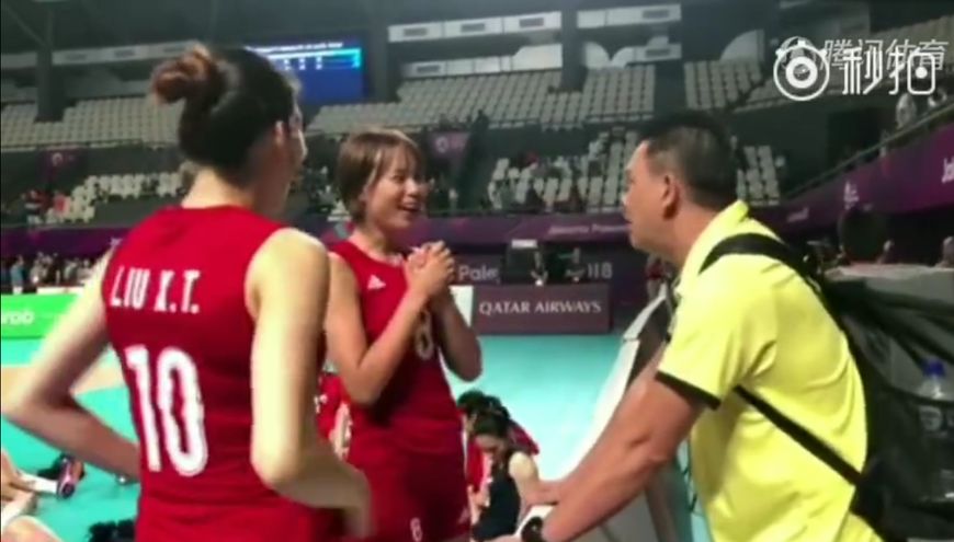 泰国教练探班中国女排和曾春蕾刘晓彤热聊报喜女排队长冯坤怀孕
