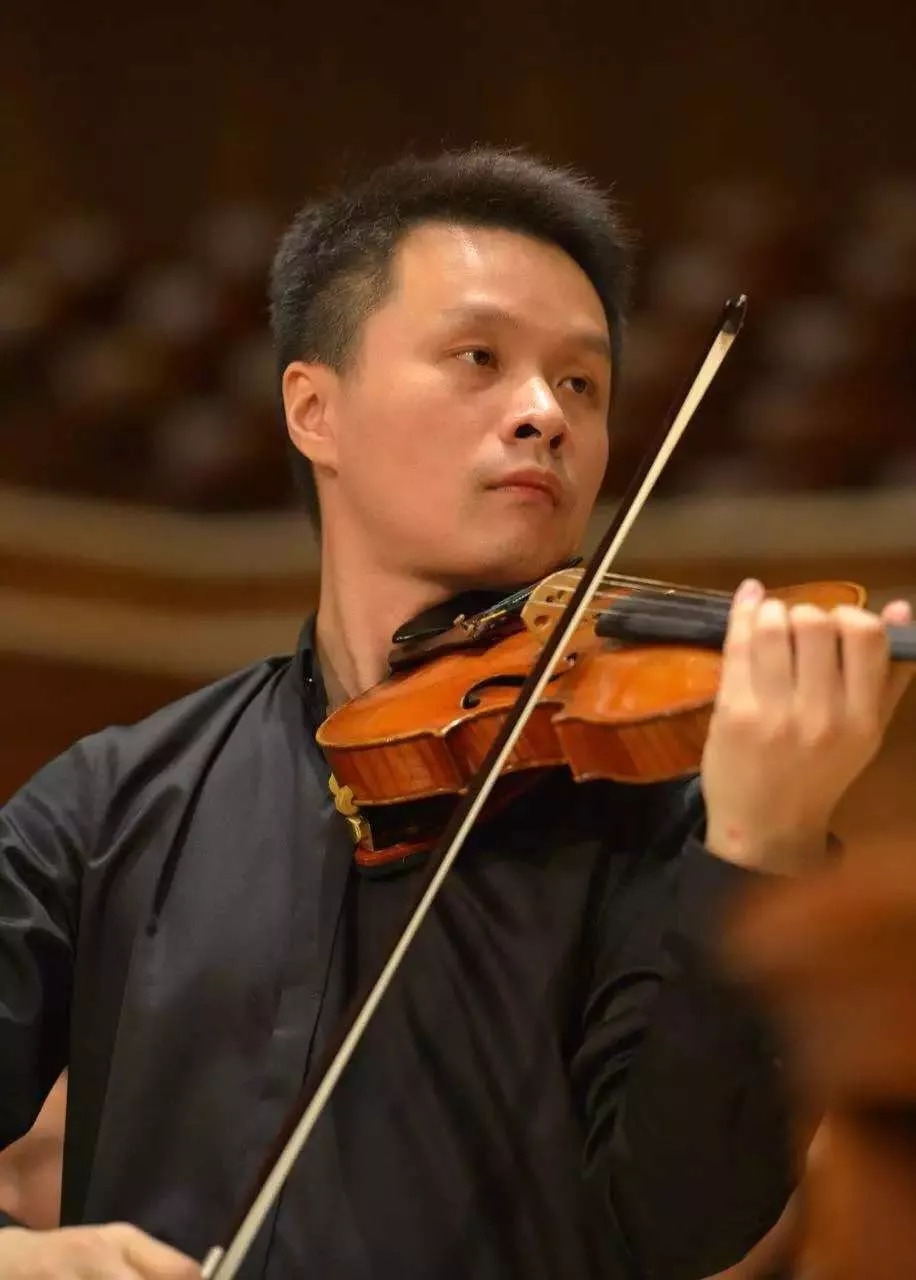 著名小提琴演奏家 刘睿小提琴刘睿,汉族,1983年3月出生于四川成都