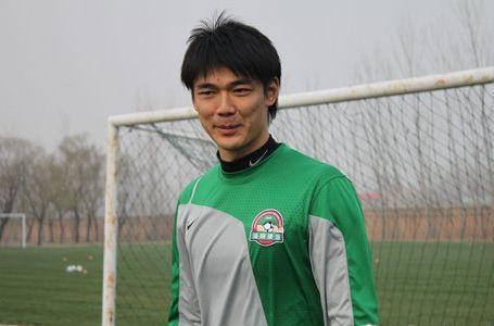 2009年,曾诚转会中超河南建业队,并且成为球队的主力门将,帮助球队