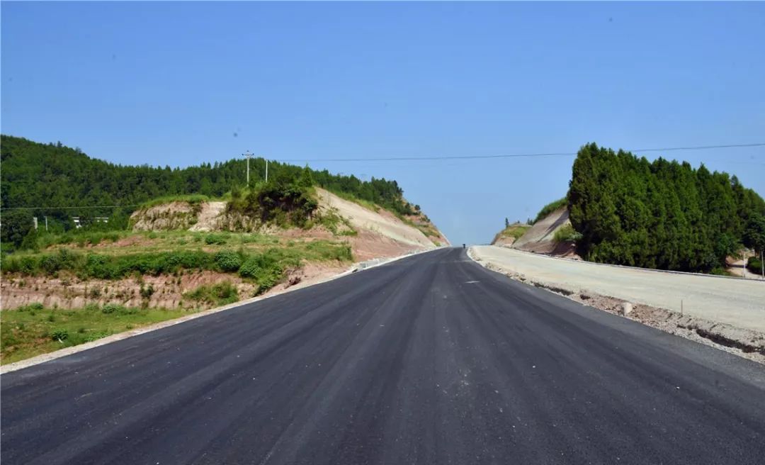 定升公路作为南部县推动升钟湖旅游景区开发而修建的一级公路, 于2016