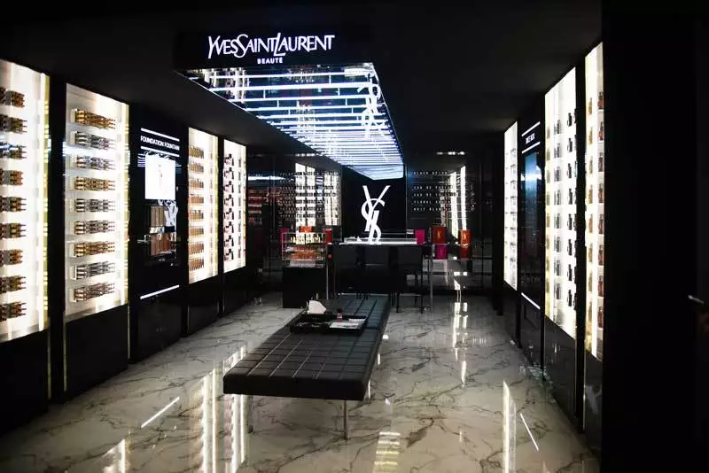 即将登陆魔都的#ysl popup hotel#为零售实体店带来何种启示