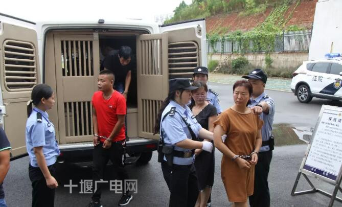 丹江口市法院一次拘留11名"老赖"