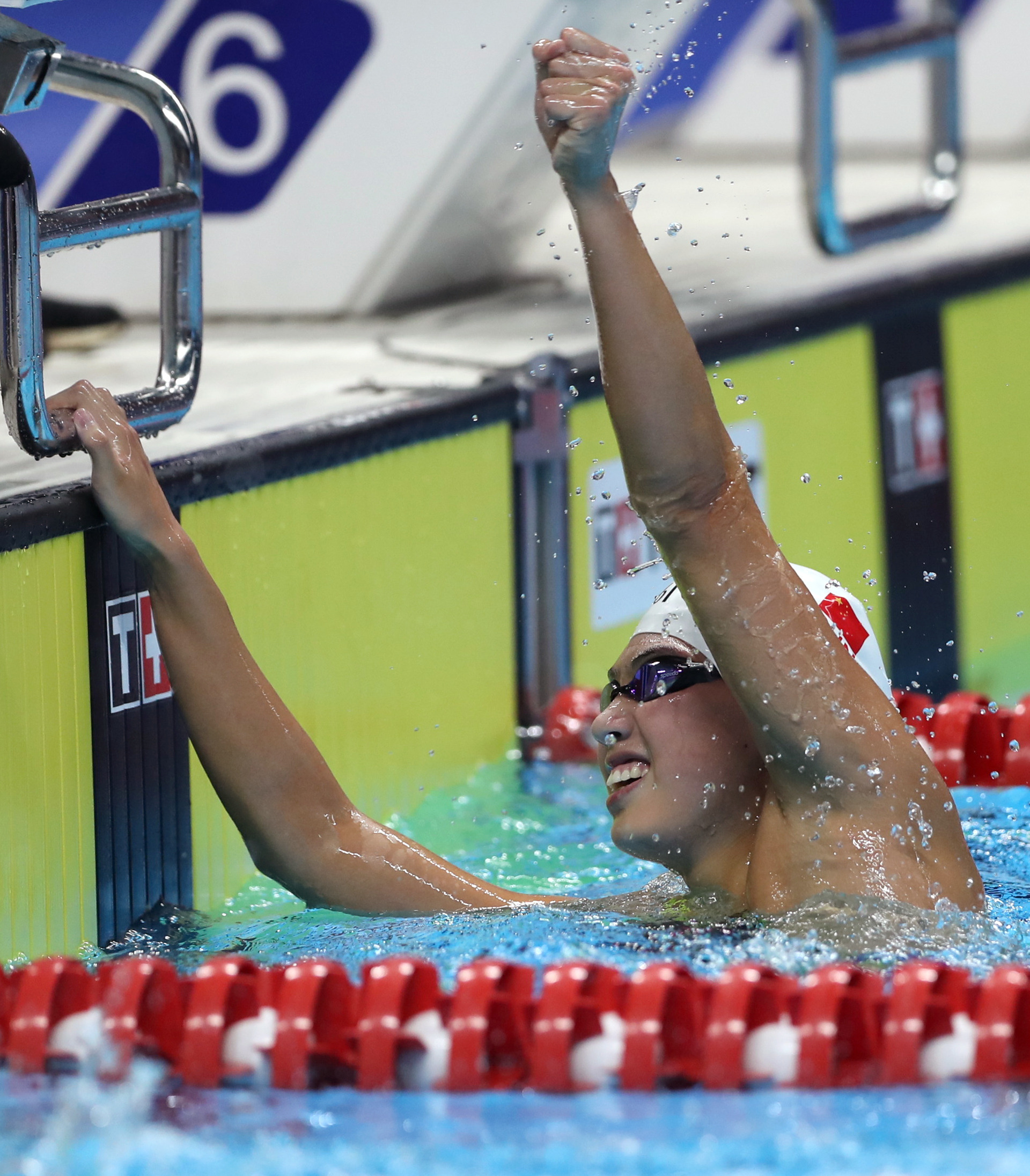 1 12 北京时间2018年8月22日,女子200米蝶泳决赛中,中国选手张雨霏以