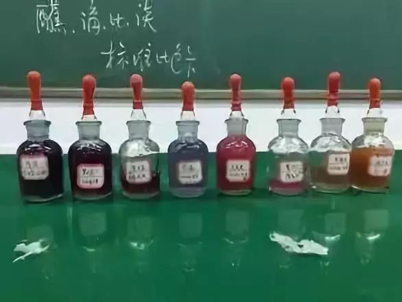 氯化铜溶液,硝酸铜溶液; 13,浅绿色溶液:硫酸亚铁溶液,氯化亚铁溶液