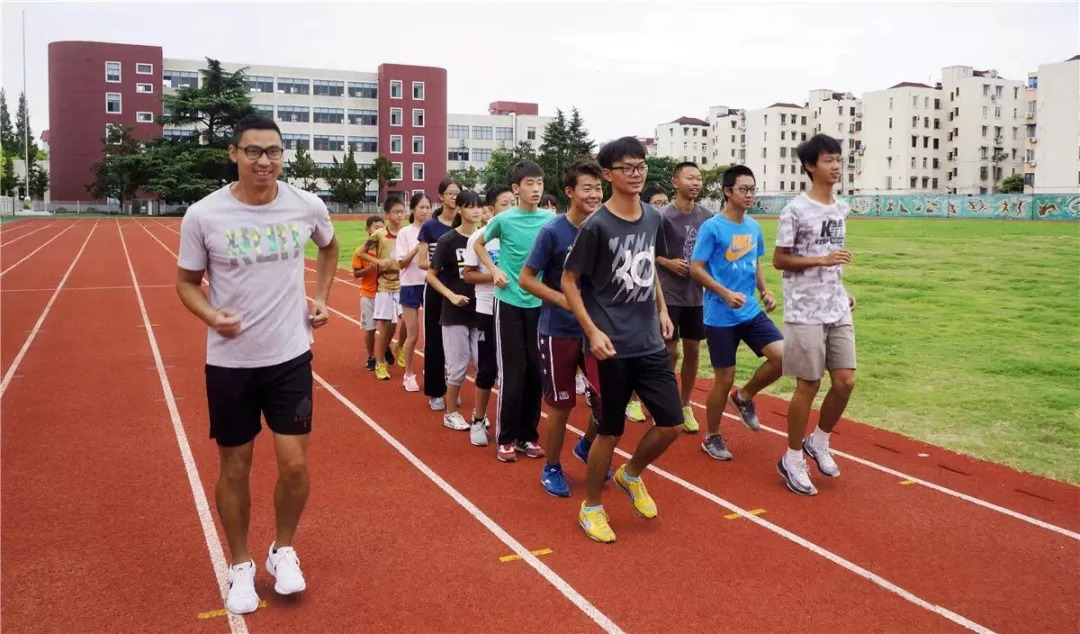 【动态】二中队员战酷暑 积极备战市运会——嘉定二中