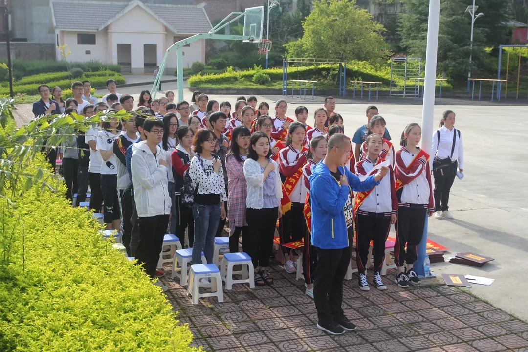 8月20日,个旧一中校园内欢声笑语,个旧市2018年优秀学子表彰奖励暨