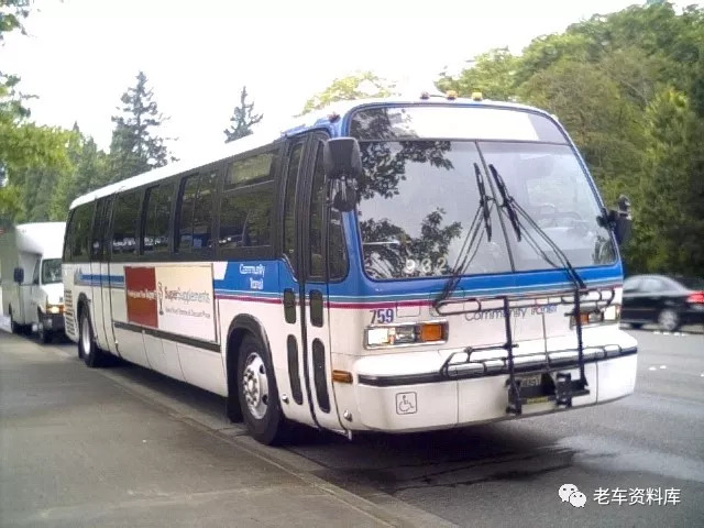 不同于当时国内的日野彩虹,三菱fuso和日产ud大客车,大宇bh115造型很