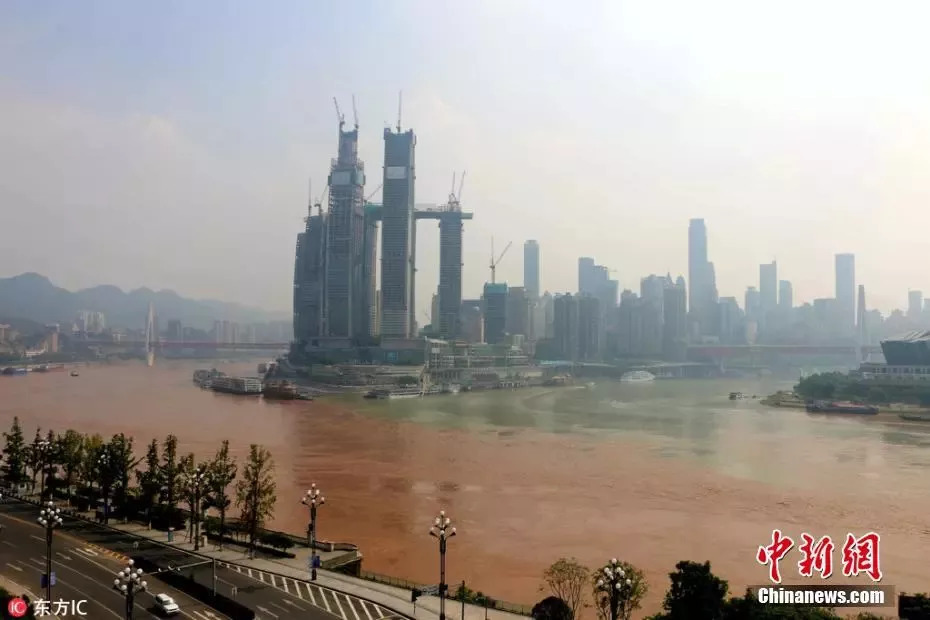 (老天爷嘴馋了出现一清一浊的"鸳鸯锅"自然景观于是重庆朝天门长江与