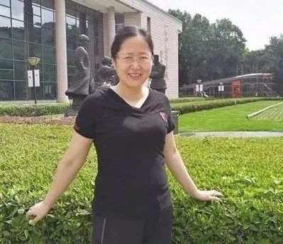 获得者富阳区优秀教师新登中学教科室副主任本期回信老师:钟文丽