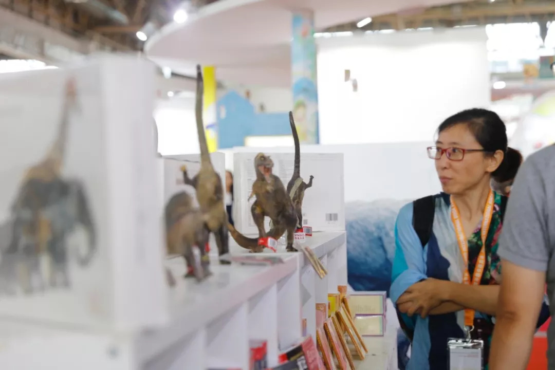 展讯| pnso恐龙世界——赵闯和杨杨科学艺术展 bibf北京国际图书博览
