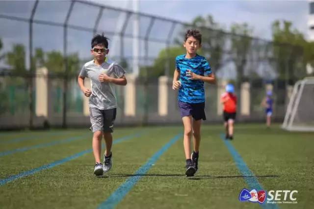 无论有没有伞,孩子,请学会雨中奔跑 跑步故事_训练营