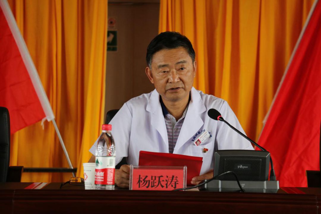 杨跃涛院长代表医院领导班子向全院医师致以节日的问候,并表示我院