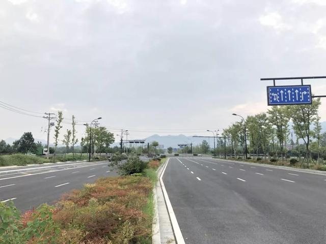 金桥北路)金凤路(孙权路—文教北路)西山路道路改造工程建设中(预