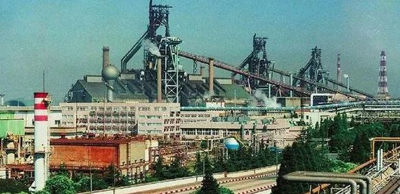 随着吴淞工业区里面宝钢厂区的搬迁,宝山钢铁大院也会接收一些保留