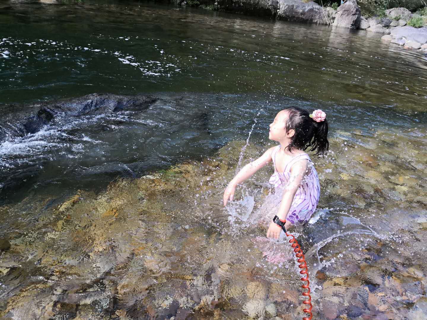 对双胞胎姐妹海边溺亡事件的反思夏天里带孩子玩水的安全秘籍