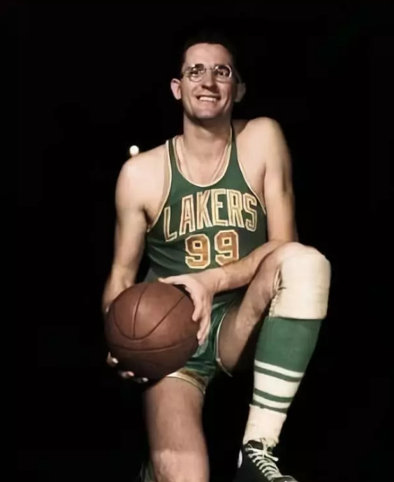 NBA第一位超巨:乔治·麦肯--重新发明篮球