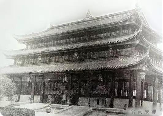 贡院中主体建筑为"明远楼"和"至公堂,皆沿南北中轴线建造在"蜀王府"
