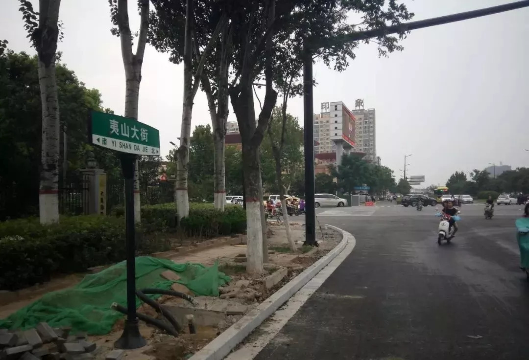 夷山大街通行了!改造后路面平坦整洁,公交恢复原线路