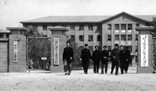 学校更名为甘肃工业大学.