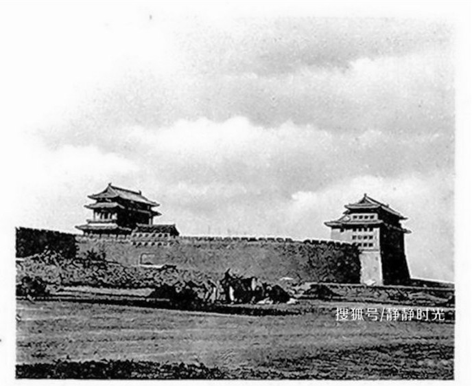 『珍贵老照片,北京安定门』 安定门箭楼,城楼和瓮城全景(西北面).
